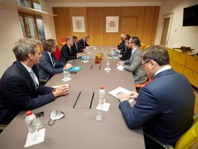Перші переговори Зеленського і Шольца: нового канцлера Німеччини запросили в Україну