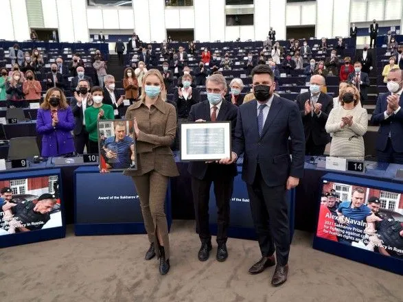 Дарина Навальна від імені батька отримала премію Сахарова у Європарламенті