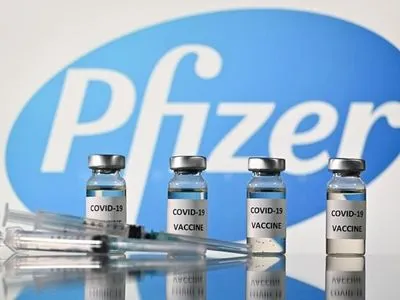 Вчені заявили, що Pfizer захищає лише на 33% від зараження Omicron, але гарантує 70% захисту від госпіталізації