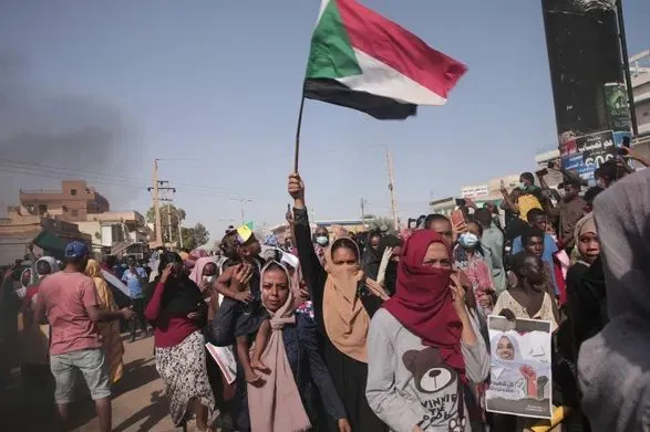 u-stolitsi-sudanu-pid-chas-protestu-proti-prikhilnikiv-opozitsiyi-zastosuvali-slozoginniy-gaz