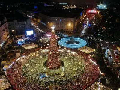 На Софийской площади торжественно зажгли главную елку страны