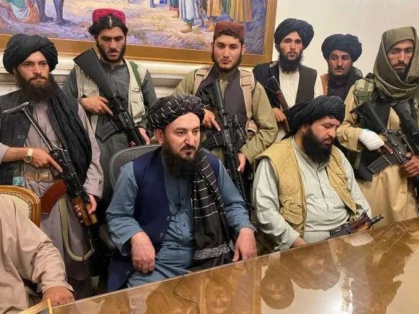 talibi-vidnovlyat-vidachu-pasportiv-v-afganistani
