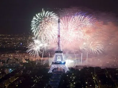 В Париже из-за коронавируса отменили новогодний салют