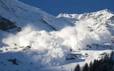 В Карпатах снегопады - спасатели предупреждают о сходе лавин