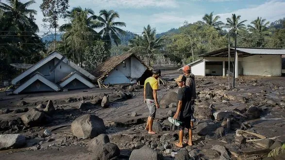 В Індонезії підвищили статус небезпеки вулкана Семеру, побоюючись нового виверження