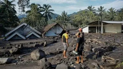 В Індонезії підвищили статус небезпеки вулкана Семеру, побоюючись нового виверження