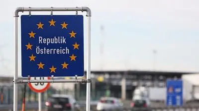 Австрія посилює правила в'їзду в країну для невакцинованих через штам Omicron
