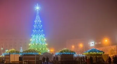 В Харькове и Одессе засияли новогодние елки