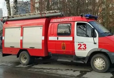 В России произошел взрыв на комбинате детского питания. Во время тушения пожара из окна выпал спасатель