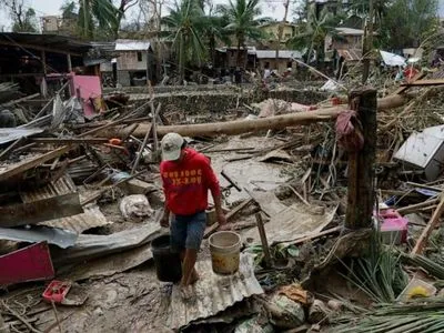 Число жертв тайфуна на Филиппинах возросло до 75 человек