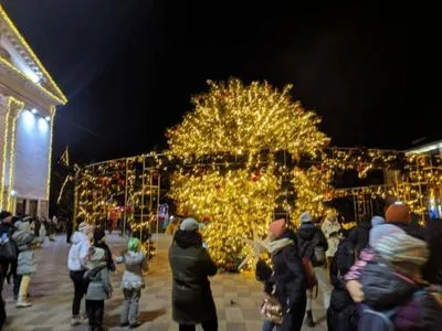 В Украине начался "елкопад": в каких городах елки не достояли до Нового года