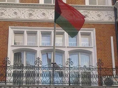 Беларусь заявила о нападении на посольство в Лондоне: говорят, пострадал дипломат
