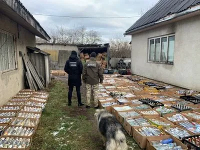 На Закарпатье обнаружили подпольный спиртзавод: изъяли 35 тысяч литров контрафакта