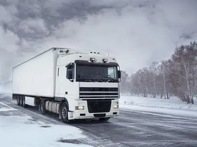 Снігопад у Києві: тимчасово обмежать в'їзд вантажівок до столиці