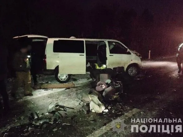 Внедорожник на Волыни врезался в микроавтобус, трое детей - в больнице