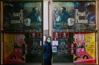 Бельгія закриває кінотеатри і театри через різке зростання кількості випадків Omicron
