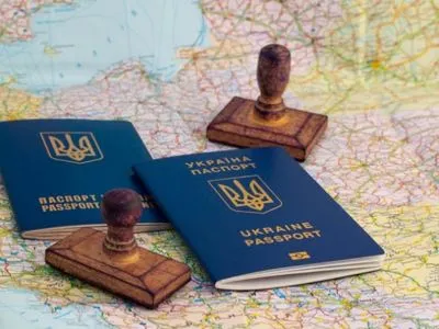 Українці можуть в’їжджати без віз до 108 країн, а ще до 52 – за спрощеною процедурою: список