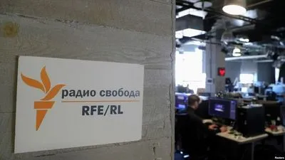 Беларусь внесла "Радио Свобода" в правительственный реестр "экстремистских организаций" и арестовала журналиста