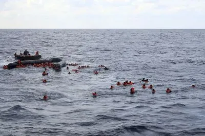 По меньшей мере четыре человека погибли при кораблекрушении мигрантов у берегов Греции