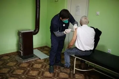 Болгария предлагает денежное вознаграждение пенсионарам за вакцинацию против COVID-19