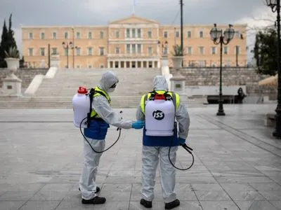 Без гулянь та в масках на вулиці: у Греції посилять карантин