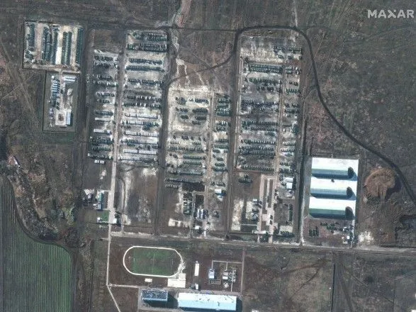 Спутниковые снимки показывают, что Россия продолжает наращивать численность войск у границ Украины
