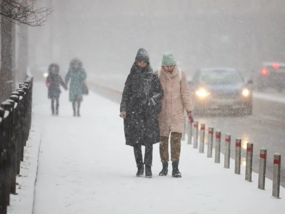 Киев накроют снегопады: жителей столицы попросили отказаться от собственных автомобилей