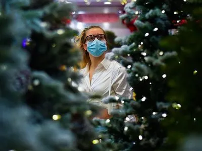 Новогодние праздники в условиях пандемии: Минздрав не советует массовых вечеринок