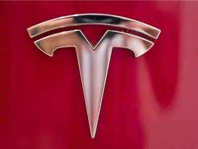 Компания Tesla запретит водителям играть в видеоигры во время движения