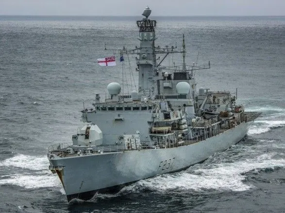 Британский фрегат начал отслеживать российские корабли в Северном море