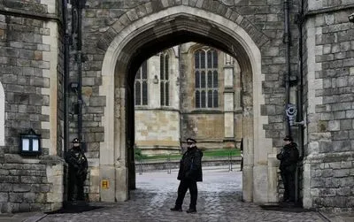 В Британии полиция задержала мужчину, вторгшегося в замок с Елизаветой II