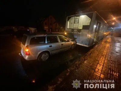 В Виннице легковушка влетела в троллейбус - двое пострадавших в больнице