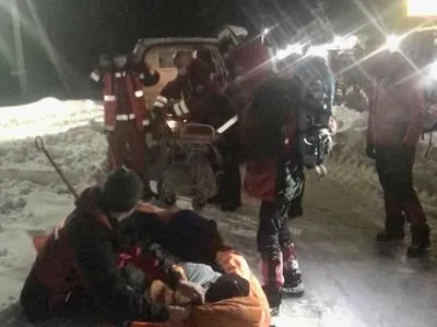 На Прикарпатье спасли травмированную туристку из Львовской области
