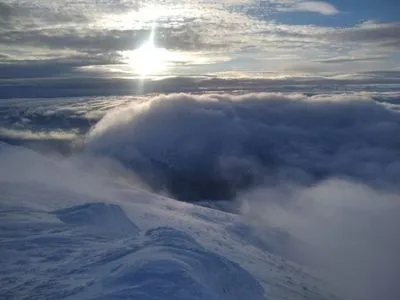 Туристів закликали не ходити в походи у високогір'я Карпат: є загроза лавин