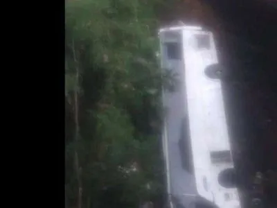 У Колумбії пасажирський автобус зірвався в прірву: є загиблі та постраждалі
