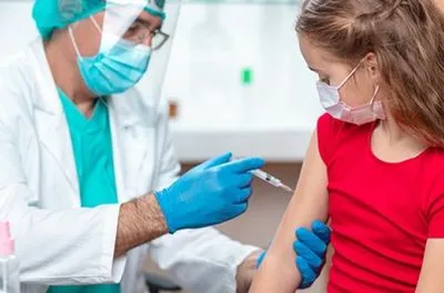 COVID-19: в Австрії вакцинували майже половину дітей від 12 до 14 років