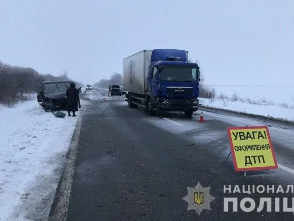 У Харківській області Toyota влетіла у вантажівку. У ДТП загинула шестимісячна дитина