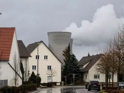 Германия отключит три из последних шести атомных электростанций