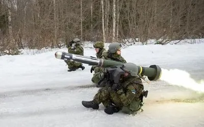 Эстония планирует поставить Украине противотанковые ракеты Javelin, а также 122 мм гаубицы