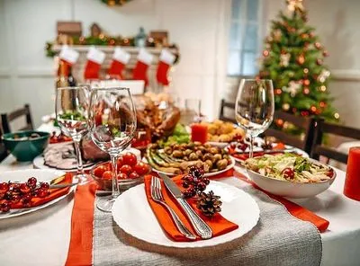 Гастроентеролог Інституту Шалімова дала поради, як не переїдати в новорічні свята