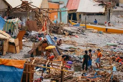 Количество жертв тайфуна "Рай" на Филиппинах превысило 400 человек