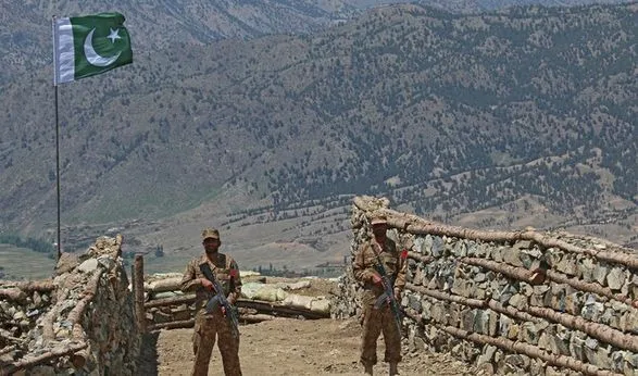 chotiri-pakistanski-soldati-ta-2-boyoviki-buli-vbiti-v-khodi-reydiv-viyskovikh