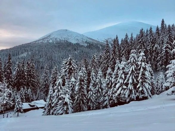 Карпаты перед Новым годом замело снегом под два метра