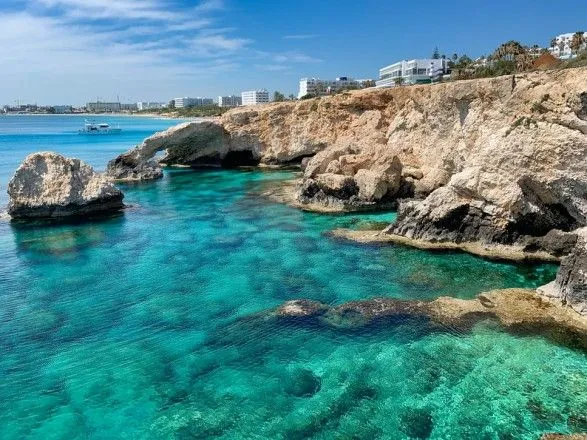 COVID-19: Кипр вводит новые ограничения для туристов