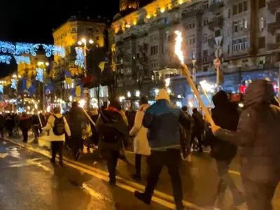 В Киеве началось факельное шествие ко дню рождения Степана Бандеры