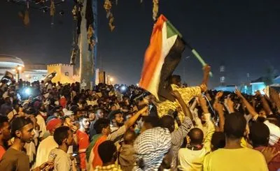 На тлі протестів прем’єр-міністр Судану подав у відставку