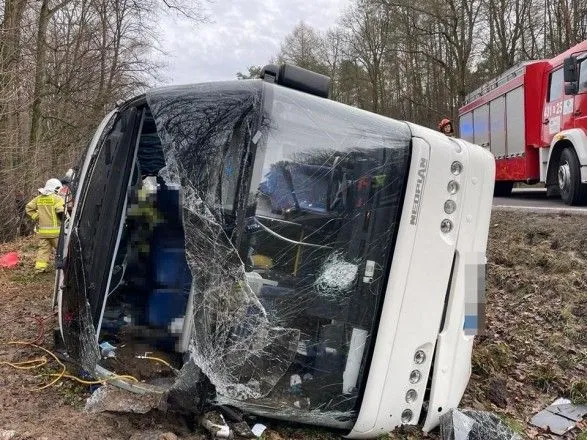 В Польше в аварию попал автобус с литовцами: в результате ДТП пострадали 13 человек