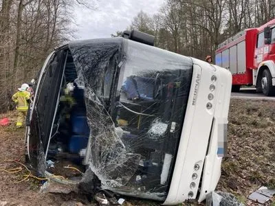 В Польше в аварию попал автобус с литовцами: в результате ДТП пострадали 13 человек