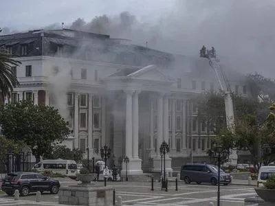 В ЮАР арестовали подозреваемого в пожаре в парламенте страны