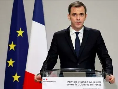 Французький парламент обговорює питання щодо прийняття ковід-пропусків на тлі погроз смертю депутатам